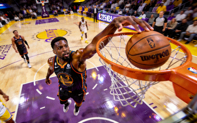 2026年NBA篮球比赛精彩扣篮瞬间，球员腾空而起完成暴扣